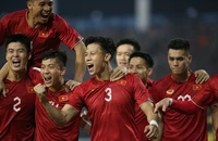 Việt Nam thắng đậm Malaysia lên ngôi đầu bảng AFF Cup