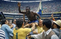 Messi, Ronaldo, Neymar, Mbappe và nhiều huyền thoại khác vĩnh biệt Pele