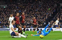 Man City 'ngã ngựa', Arsenal hưởng lợi