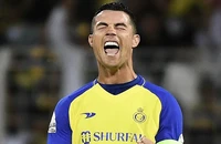 Màn ăn mừng của Ronaldo nói lên tất cả sau bình luận ‘khó đỡ'