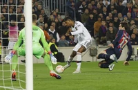Rashford tỏa sáng, MU hòa Barcelona