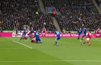 Trọng tài mắc sai lầm phi thường trong trận đấu của Arsenal