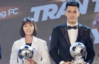 Thùy Trang và Tiến Linh đoạt Quả bóng bạc 2022. Ảnh: ANH PHƯƠNG