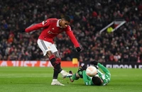 MU đặt một chân vào tứ kết, Arsenal bị cầm hòa