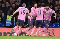 Chelsea mất điểm ở phút cuối
