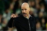 Ten Hag chịu đòn đau vì đuổi sao MU ẩu đả trong buổi tập