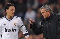 Ozil chọn Mourinho vì bị Pep Guardiola ngó lơ