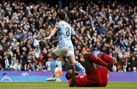 Man City ngược dòng ‘hủy diệt’ Liverpool