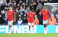 Ten Hag chỉ trích MU, Shaw ‘đổ dầu vào lửa’ 