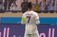 Cristiano Ronaldo ghi nhiều bàn thắng hơn Henry và Ronaldo cộng lại