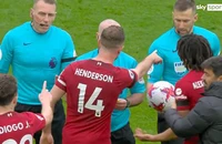 Cơ quan quản lý trọng tài điều tra trận Liverpool và Arsenal