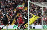Arsenal sẩy chân trong cuộc đua vô địch Premier League