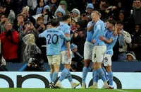 Đại thắng Bayern, Man City đặt một chân vào bán kết