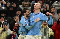 Haaland ‘xóa’ biểu tượng của MU và Liverpool khỏi lịch sử 