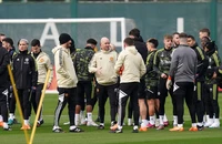 Sao MU ẩu đả trong buổi tập trở lại Old Trafford