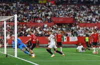MU chia tay Europa League vì những sai lầm
