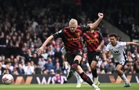 MU vững vàng Top 4, Man City lên đỉnh Premier League