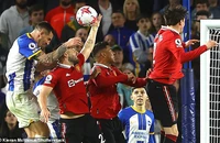 Ten Hag giận dữ, Luke Shaw không thể hiểu nổi