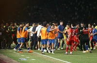 Indonesia vô địch SEA Games trong trận cầu bạo lực và “mưa thẻ đỏ”