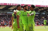 MU thắng nhọc, Liverpool níu hi vọng mong manh phút 89