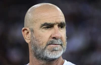 Cantona công bố sự nghiệp mới khó tin, biểu diễn ở Manchester 