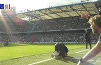 Klopp quỳ gối không tin vào quyết định của trọng tài, Salah bất mãn