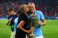 Pep Guardiola mỉa mai Premier League bằng lời cảm ơn sâu cay
