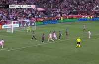 Messi tạo nên đường chuyền lố bịch nhất từng thấy