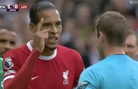 Van Dijk chửi trọng tài