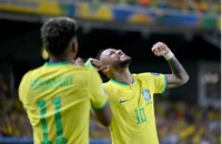 Lập công chuộc tội, Neymar giúp Brazil thắng đậm