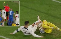 Ronaldo đá vào đầu đồng đội cũ ở MU, bị 'treo giò'