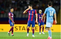 Lewandowski tỏa sáng, Barcelona ngược dòng không tưởng