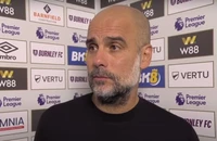 Pep Guardiola nổi giận: ‘Tôi có thể nhận thẻ vàng, còn cậu ta thì không’