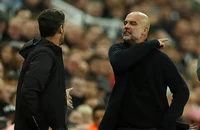 Pep Guardiola tiết lộ Man City chưa bao giờ muốn ăn 4, hài lòng với cú ăn 3