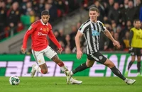 Pep Guardiola nổi giận, MU tái hiện trận chung kết Carabao Cup
