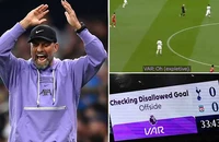 Công bố bản ghi âm gây sốc ở phòng VAR trong trận thua oan của Liverpool