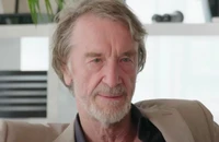 Vụ bán MU lại bị trì hoãn: Nhà Glazer phá vỡ thỏa thuận với Sir Jim Ratcliffe