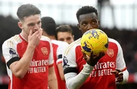 Nketiah lập hat-trick, Arsenal ‘hủy diệt’ Sheffield United