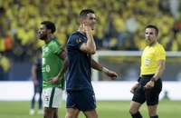 Ronaldo nổi giận yêu cầu thay trọng tài ngay lập tức