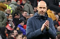 Ten Hag tiếc cho người hâm mộ sau trận thua lịch sử của MU