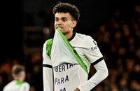 Luis Diaz cứu Liverpool và thông điệp “Hãy trả tự do cho cha tôi!”