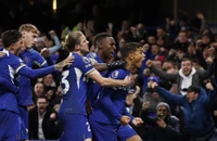 Chelsea và Man City chia điểm kịch tính