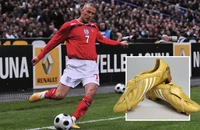Đôi giày vàng của David Beckham được bán với giá khủng