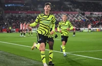 Arsenal chiếm Top 1, Chelsea thảm bại trước Newcastle