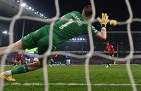 Vì sao Rashford đá phạt đền cho MU?