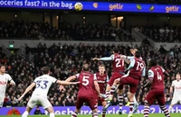 Tottenham lại gây thất vọng, Newcastle đại bại