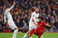 Bị MU ‘cầm chân’, Liverpool mất ngôi đầu bảng Premier League