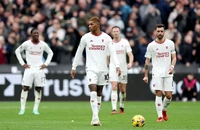 Ten Hag khen MU chuẩn mực sau trận thua West Ham