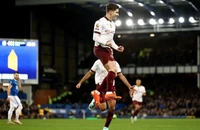 Man City trở lại Top 4 Premier League