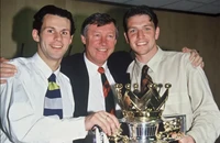 Sir Alex Ferguson yêu cầu sao MU bán nhà, bán xe, bán cả chó rời CLB ngay